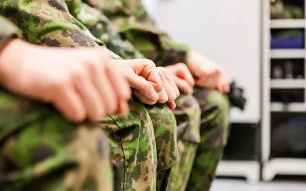 Varusmiesliitto ja poliittiset nuorisojärjestöt: Varusmiesten päiväraha on tuplattava puoliväliriihessä!