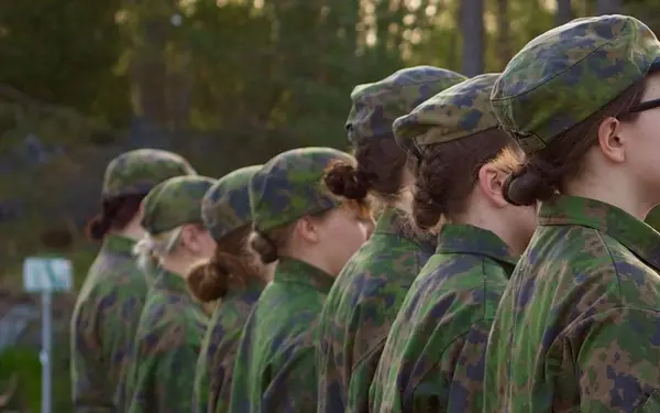 Varusmiesliitto tyytyväinen puolustusministerin ulostuloon asevelvollisuuden laajentamisesta