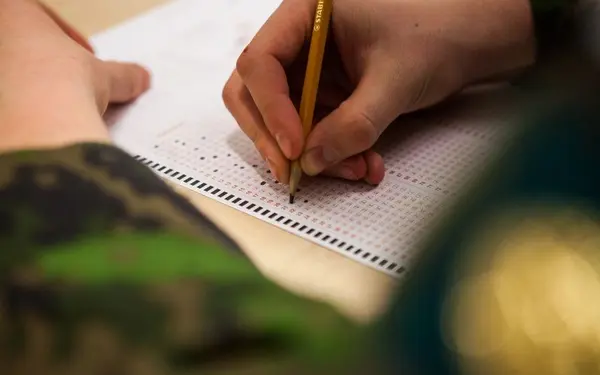 Palveluksen pituuden on perustuttava maanpuolustuksen tarpeisiin