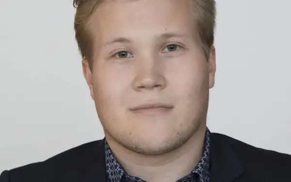 Hernaria pakista vai tonnikalapasteijaa tuubista? – Lounashetkien yhteisöllisyys ei korvaudu kiireessä juoduilla urheilujuomilla